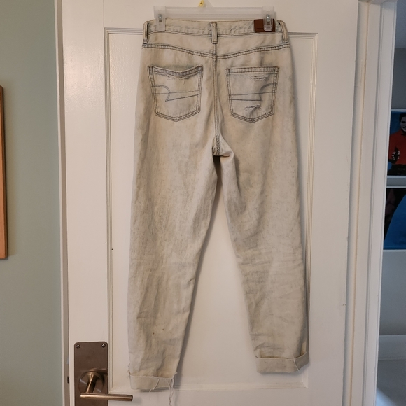 American Eagle High Waisted Jeans - Picture 2 of 3